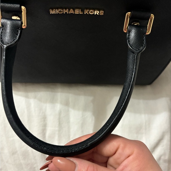 Michael Kors black leather hand bag with adjustable, detachable shoulder strap - Picture 4 of 8
